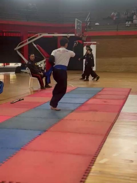 Alumno ejecutando una forma durante el Torneo Nacional